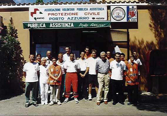 sindaco Carmignani e volontari.jpg
