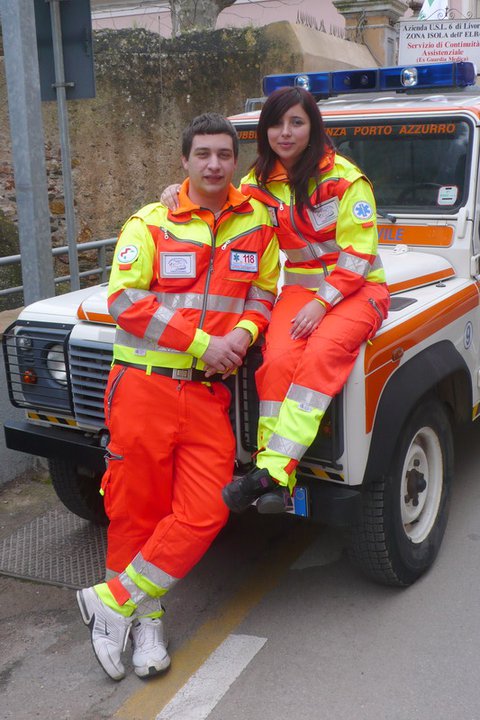Nicholas e Violeta con Defender.jpg