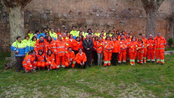 foto di gruppo volontari anpas a Rio Marina.jpg