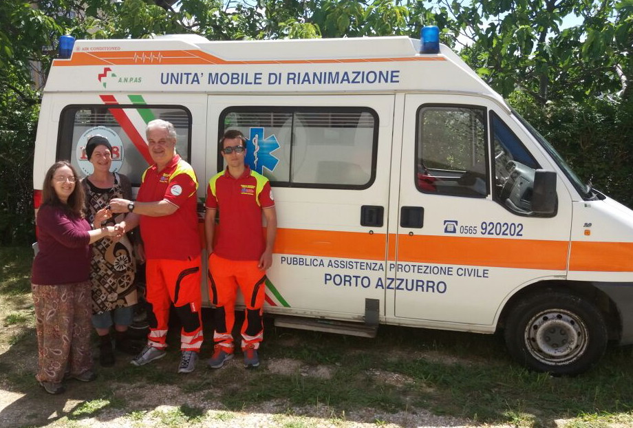 Ambulanza della Pubblica Assistenza Porto Azzurro in Africa