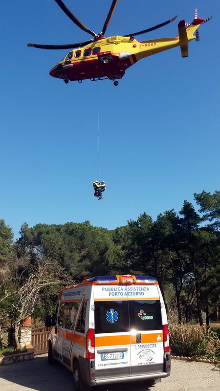 Pegaso e ambulanza Pubblica Assistenza Porto Azzurro